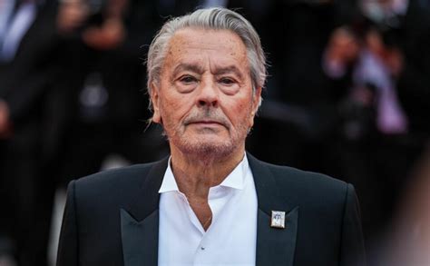 Alain Delon'nın Güzel Hayat Sergisi: Fransız Sinemasının Efsanesinin Fotoğraflarla Anlatılan Hikayesi!